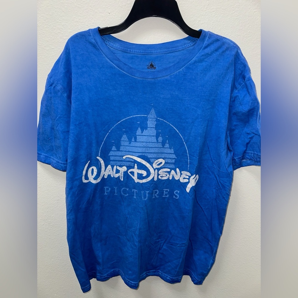 Walt Disney Pictures T-shirt. Size Large
